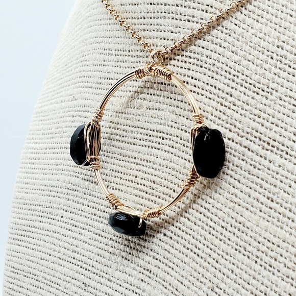 Goldtone wire wrap black bead set Earrings And Necklace NWOT - Picture 4 of 6